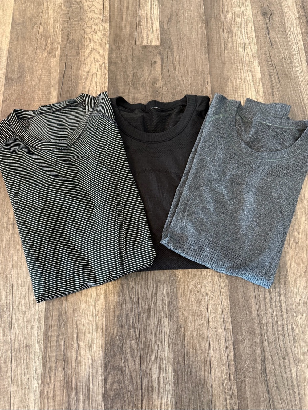 Lululemon Women’s Swiftly Tech Black, Charcoal Striped Black/White Size 4 Bundle